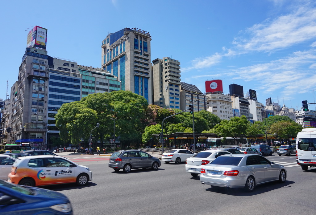 Проспект 9 Липня (Avenida 9 de Julio) в Буенос-Айресі Проспект 9 Липня (Avenida 9 de Julio) в Буенос-Айресі