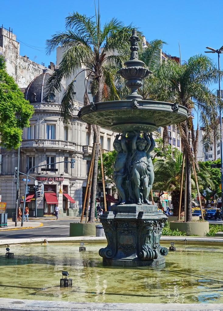 Площа Лавалле (Plaza Lavalle) Площа Лавалле (Plaza Lavalle)