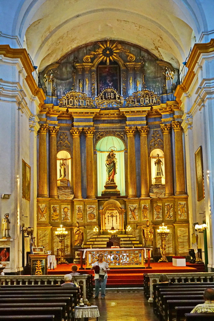 Інтер'єр церкви The Nuestra Señora de Belén в районі Сан-Тельмо Інтер'єр церкви The Nuestra Señora de Belén в районі Сан-Тельмо